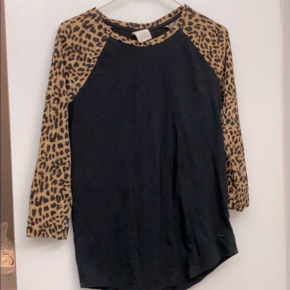 Victoria’s Secret Pink 3/4 sleeve top leopard